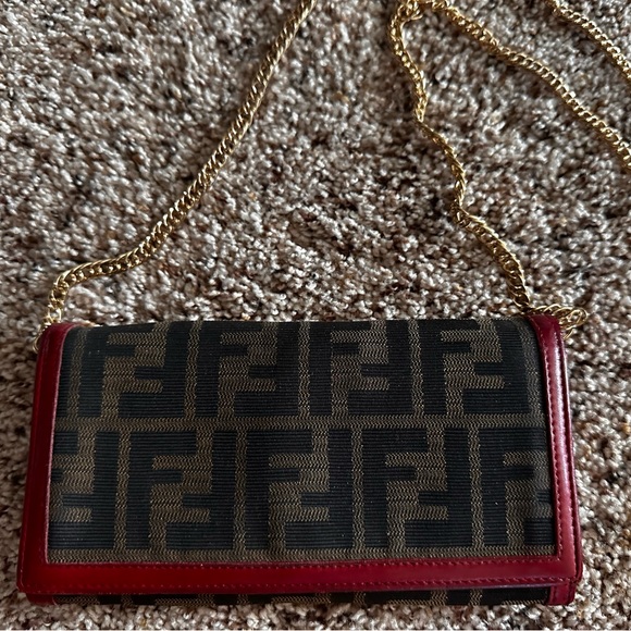 Fendi Wallet on Chain - Picture 1 of 2